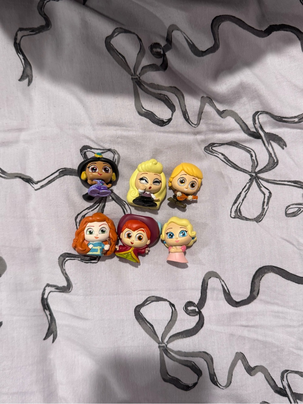 Disney Princess Mini Figures Pack - Assorted figures(most are Disney princesses)